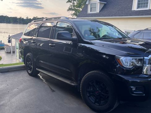 Used 2021 Toyota Sequoia SR5 w/ Premium Package AWD/4WD image 4