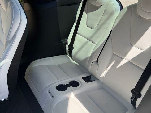 Used 2023 Tesla Model X Plaid image 8