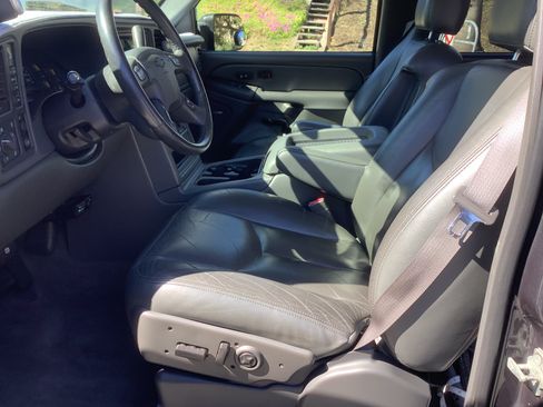 Used 2004 Chevrolet Silverado 3500 4x4 Crew Cab w/ Heavy-Duty Power Package image 9