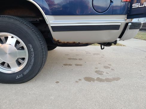 Used 1999 GMC Suburban 2WD w/ Marketing Opt Pkg 2 image 10