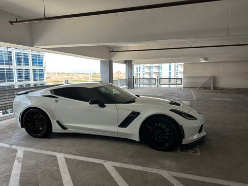 Used 2016 Chevrolet Corvette Z06 w/ 2LZ Preferred Equipment Group RWD image 16