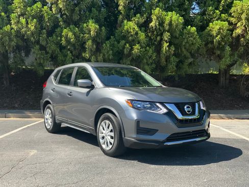 Used 2017 Nissan Rogue S FWD image 1