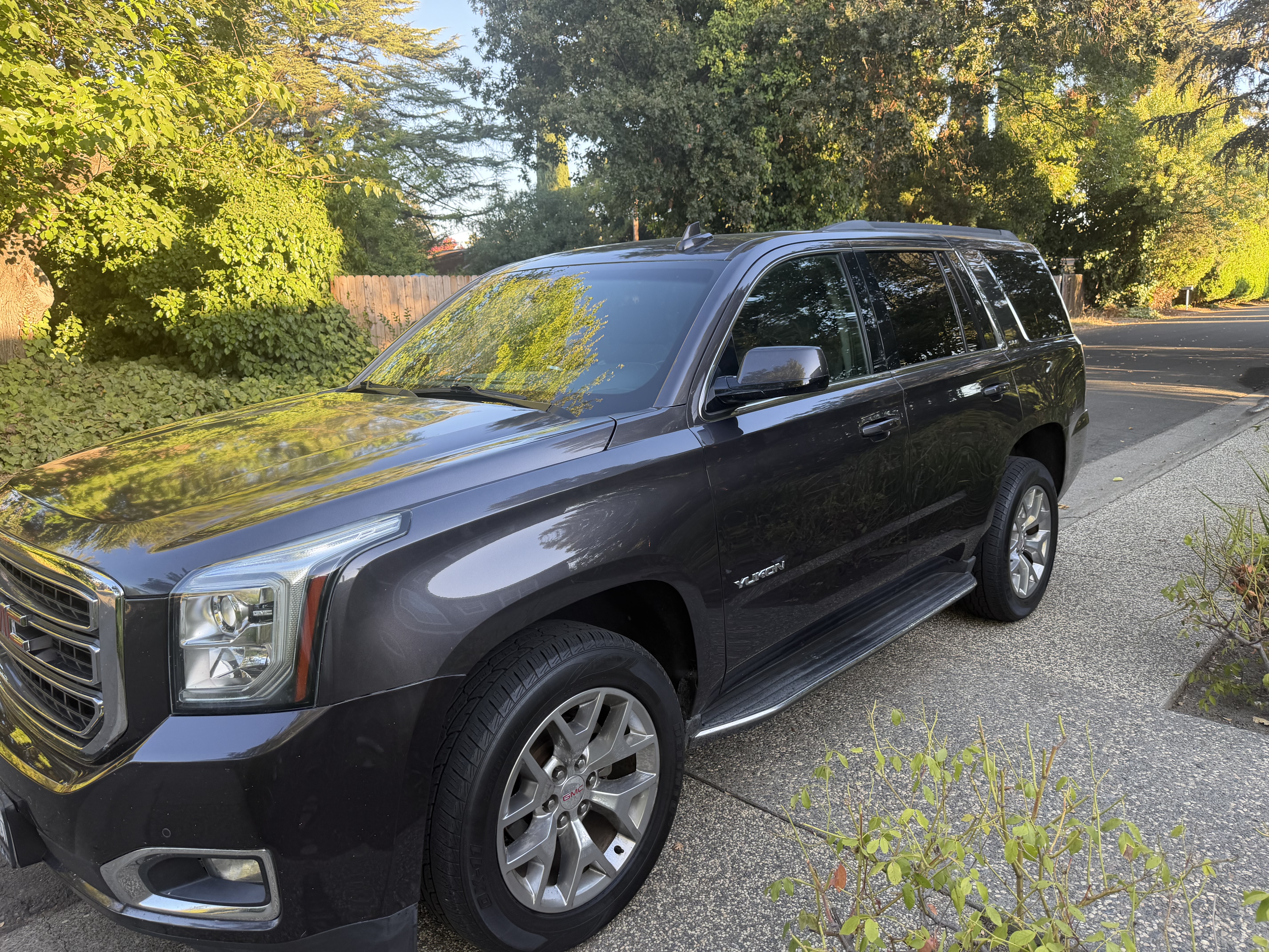 Used 2017 GMC Yukon SLE RWD image 4