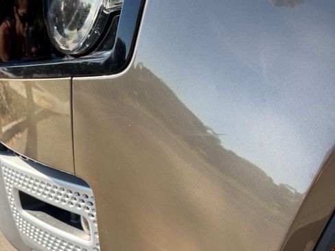 Used 2023 Land Rover Defender 90 SE image 13