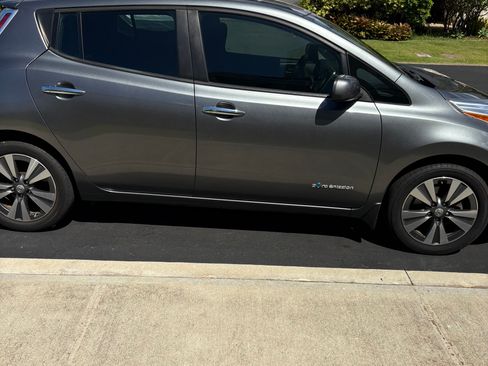 Used 2015 Nissan Leaf SV w/ LED & Quick Charge Package FWD image 4