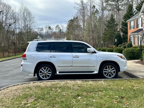 Used 2014 Lexus LX 570 4WD image 2