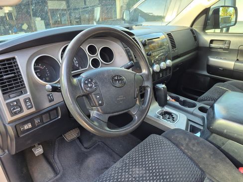 Used 2012 Toyota Tundra SR5 w/ SR5 Pkg image 18