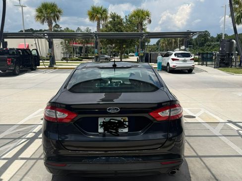Used 2014 Ford Fusion SE FWD image 4