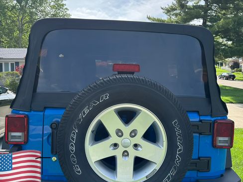Used 2012 Jeep Wrangler Unlimited Sport AWD/4WD image 5