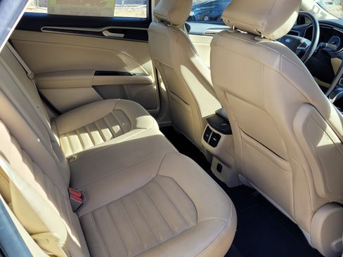 Used 2016 Ford Fusion SE w/ Equipment Group 202A image 9