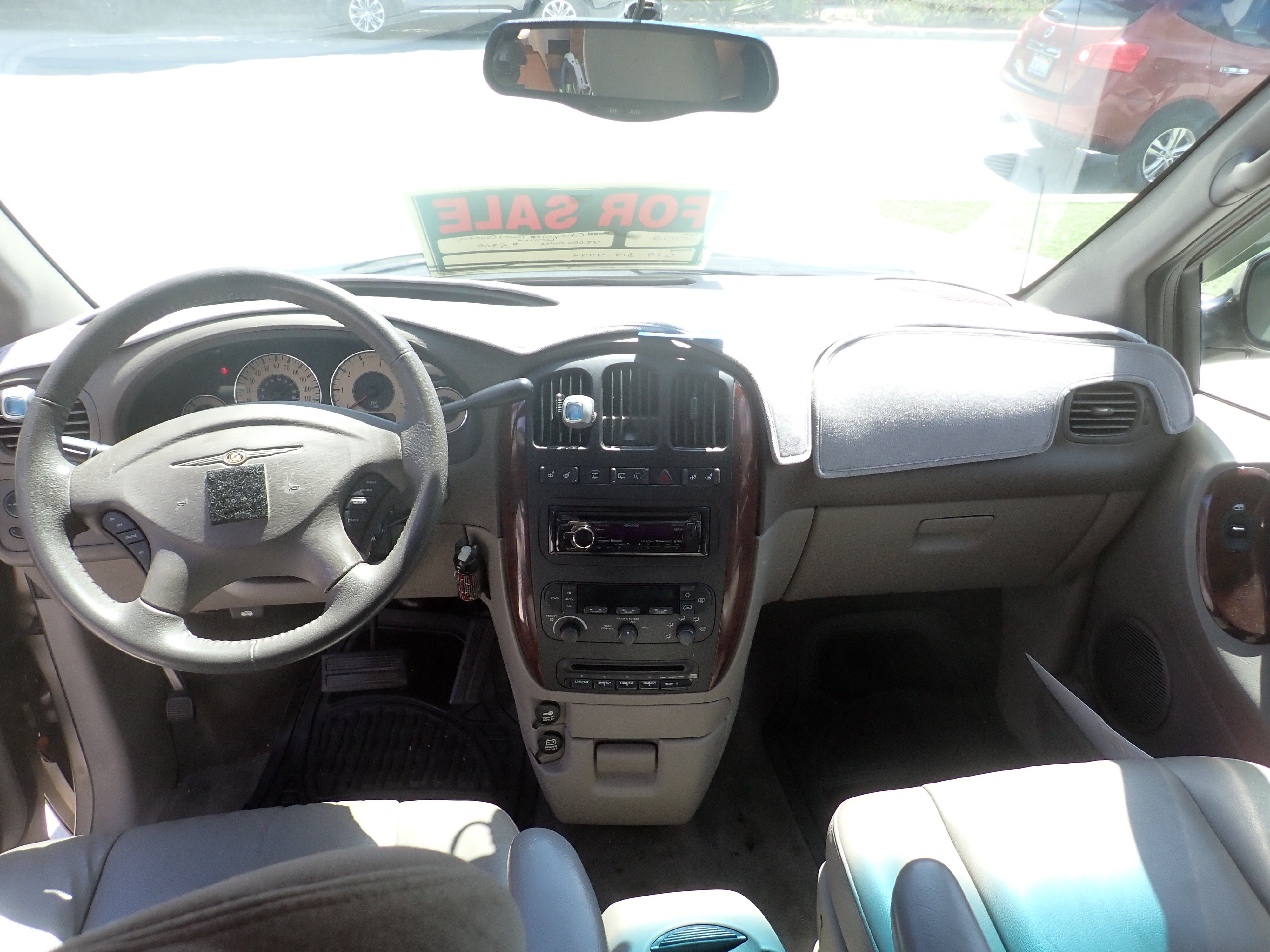 Used 2002 Chrysler Town & Country Limited FWD image 3