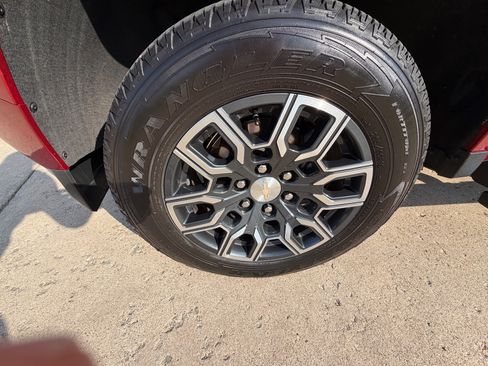 Used 2024 Chevrolet Colorado LT w/ LT Convenience Package III image 21