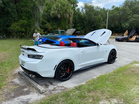 Used 2017 Chevrolet Camaro SS RWD image 8