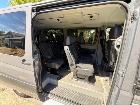 Used 2017 Mercedes-Benz Sprinter 2500 image 4