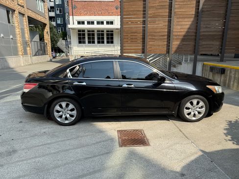 Used 2010 Honda Accord EX-L image 8