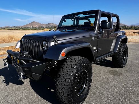 Used 2016 Jeep Wrangler Sahara w/ Connectivity Group AWD/4WD image 2