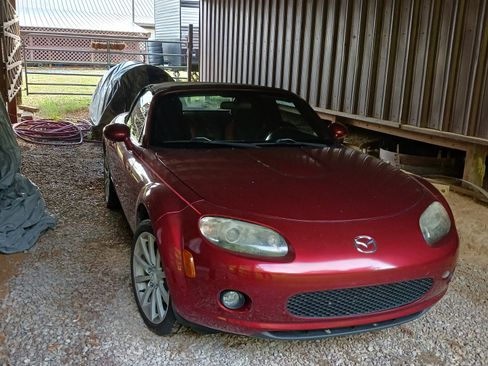 Used 2006 MAZDA MX-5 Miata Grand Touring w/ Premium Pkg image 2