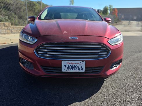 Used 2013 Ford Fusion SE image 2