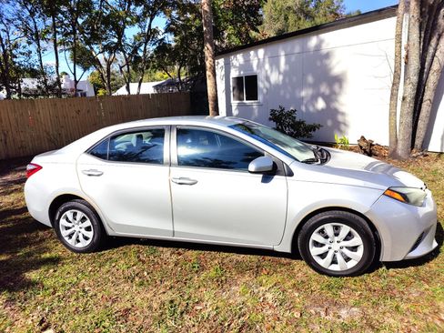 Used 2015 Toyota Corolla L image 2