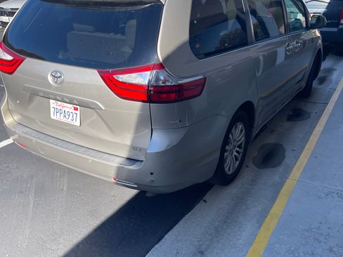 Used 2015 Toyota Sienna Limited image 12