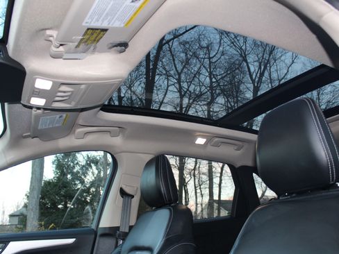 Used 2020 Ford Escape SE Sport image 14