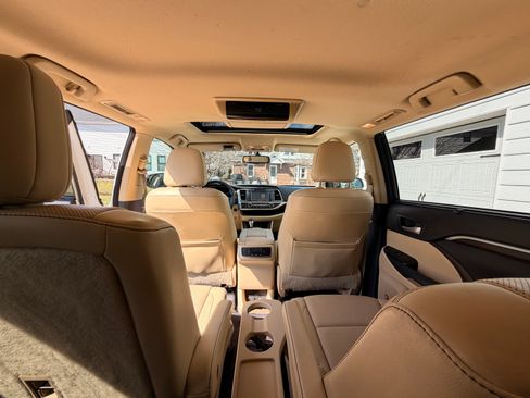 Used 2015 Toyota Highlander Limited image 19