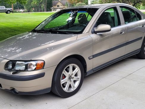 Used 2001 Volvo S60 2.4T image 2
