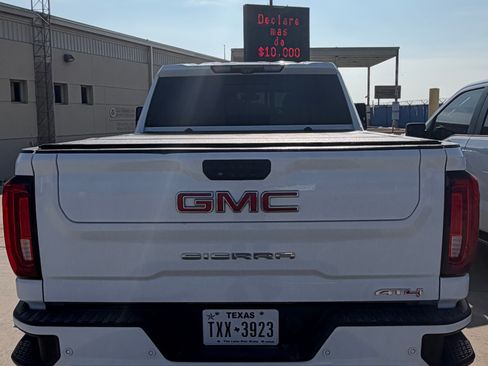 Used 2020 GMC Sierra 2500 AT4 w/ AT4 Premium Package AWD/4WD image 4