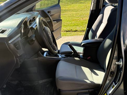 Used 2015 Toyota Corolla L image 5