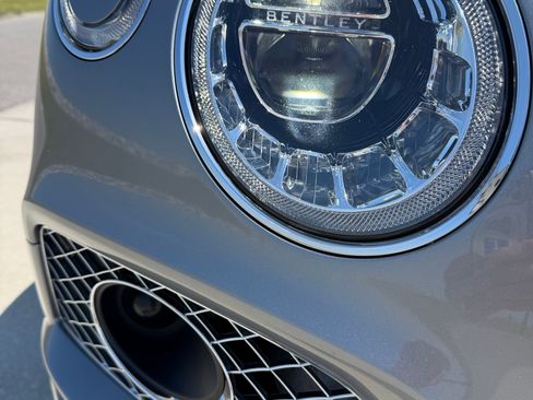 Used 2018 Bentley Bentayga Onyx Edition image 22