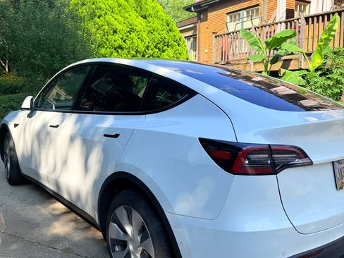 Used 2022 Tesla Model Y Long Range AWD/4WD image 6