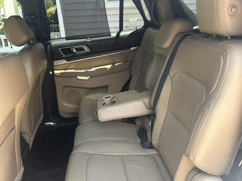 Used 2017 Ford Explorer Limited image 13