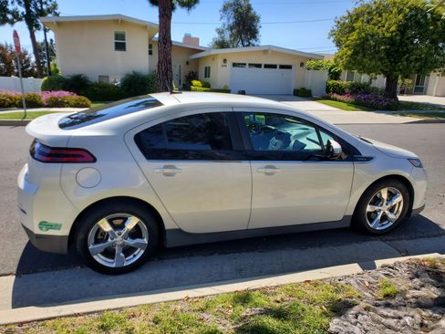 Used 2013 Chevrolet Volt Premium w/ Premium Trim Package image 5