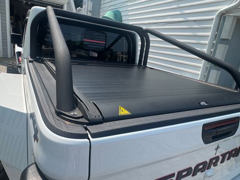 Used 2025 Jeep Gladiator Sport AWD/4WD image 15