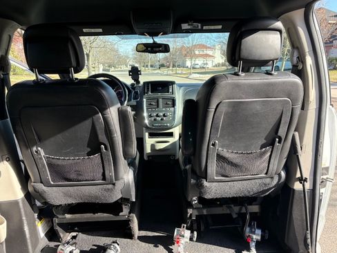 Used 2018 Dodge Grand Caravan SXT image 10