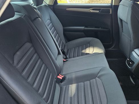 Used 2017 Ford Fusion SE image 11