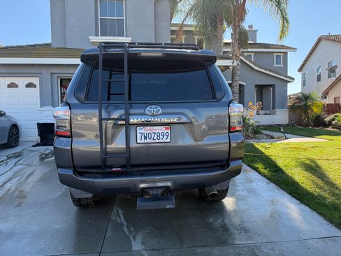 Used 2016 Toyota 4Runner SR5 image 6