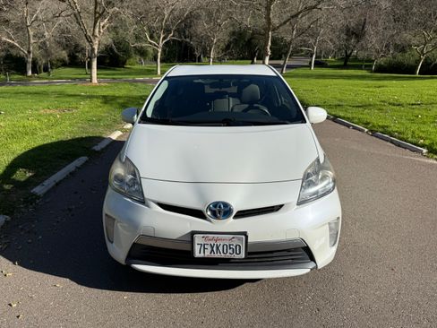 Used 2014 Toyota Prius Plug-In Hybrid image 6