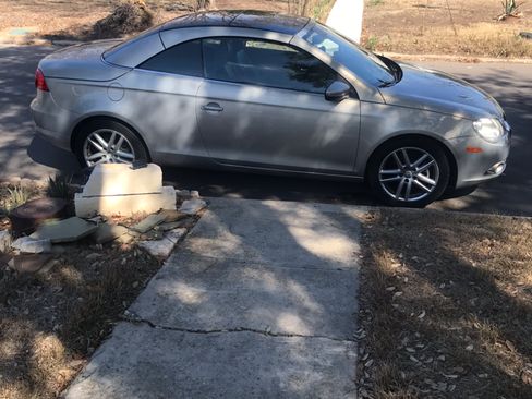 Used 2010 Volkswagen Eos Lux image 2