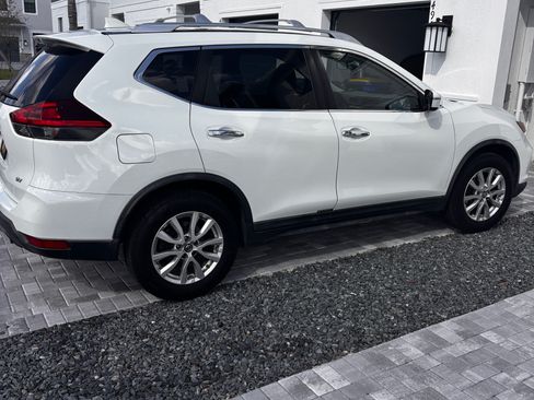 Used 2018 Nissan Rogue SV FWD image 5