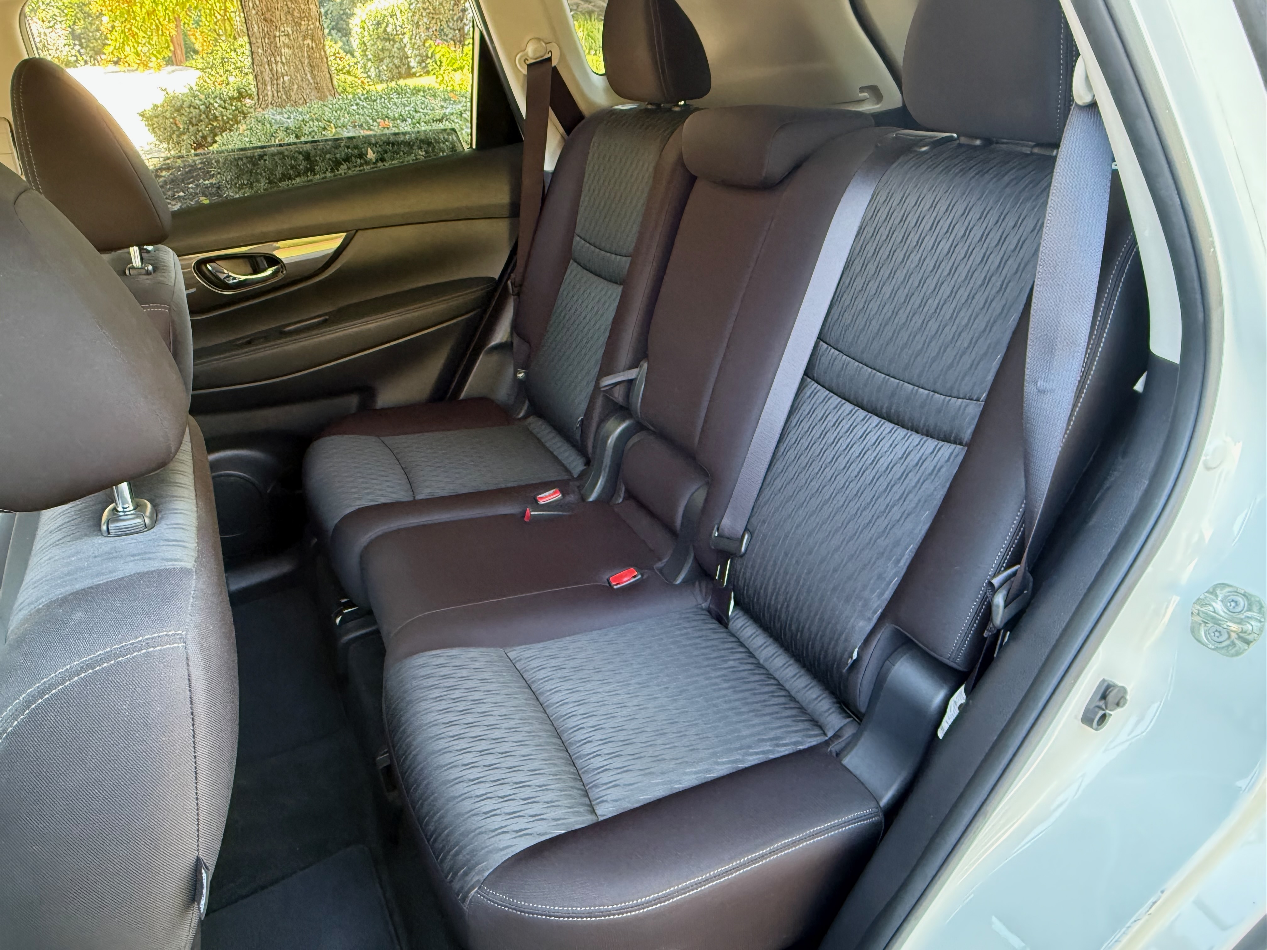 Used 2019 Nissan Rogue SV w/ Premium Package FWD image 15