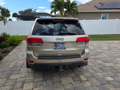 Used 2014 Jeep Grand Cherokee Laredo w/ 18" Wheel & 8.4" Radio Group image 4