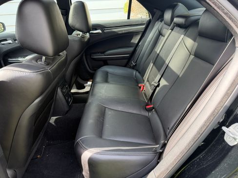 Used 2023 Chrysler 300 S w/ Comfort Group RWD image 9