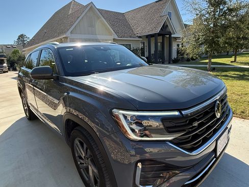 Used 2024 Volkswagen Atlas Cross Sport SEL R-Line image 8