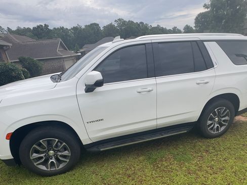Used 2021 Chevrolet Tahoe LT w/ LT Signature Package RWD image 2