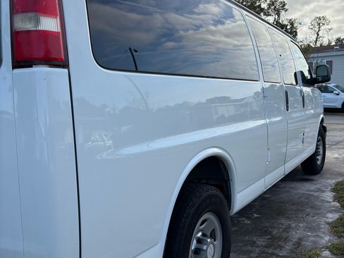Used 2017 Chevrolet Express 3500 LT w/ LT Preferred Equipment Group image 8