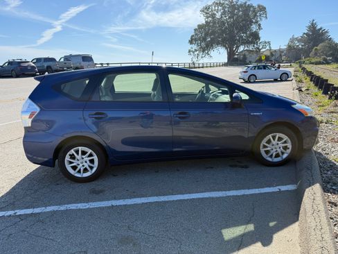 Used 2013 Toyota Prius V Five image 6