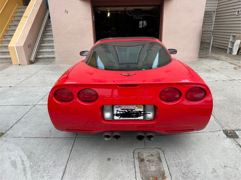 Used 2000 Chevrolet Corvette Coupe w/ Roof Pkg RWD image 4