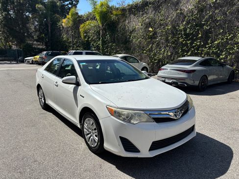 Used 2013 Toyota Camry LE FWD image 8