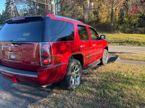 Used 2013 GMC Yukon Denali image 4